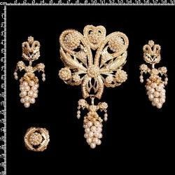 Aderezo de valenciana, 926, perla imitación, oro.
